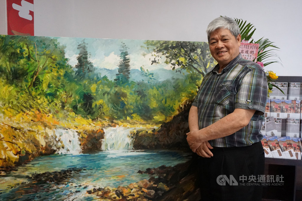 新北市藝術家胡復金在金門縣文化局舉辦「金門相見」油畫特展,展出作品以山林河流風景畫居多,是他遊歷世界各地的回憶,他認為台灣的河流最美,充滿生命力。中央社記者黃慧敏攝 108年5月13日