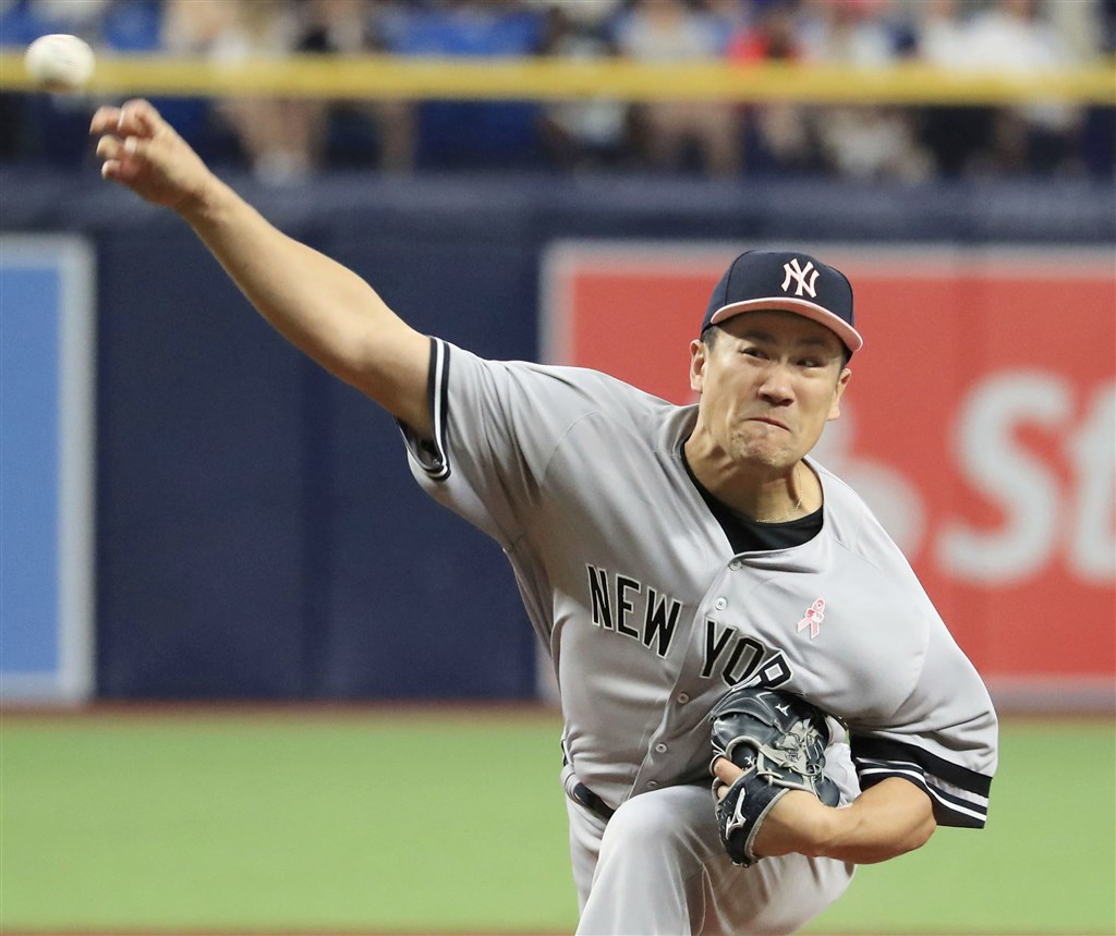 田中將大12日先發7局只失1分,技壓去年美聯勝投、防禦率雙冠王暨賽揚獎得主史奈爾,率洋基7比1擊敗美聯東區龍頭光芒。(共同社提供)