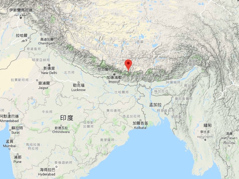 海拔8485公尺的馬卡魯峰(紅點處)是全球第5高峰。(圖取自Google地圖網頁google.com/maps)