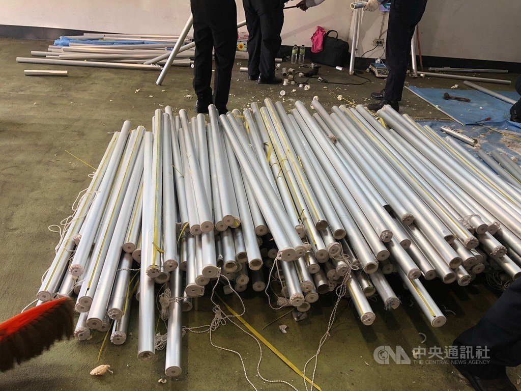 販毒集團108年1月自越南進口夾藏毒品的窗簾鋁管來台,遭海關發現查扣305公斤重的愷他命,辦案人員循線逮捕多名共犯。(檢方提供)中央社記者蘇木春傳真 108年5月16日