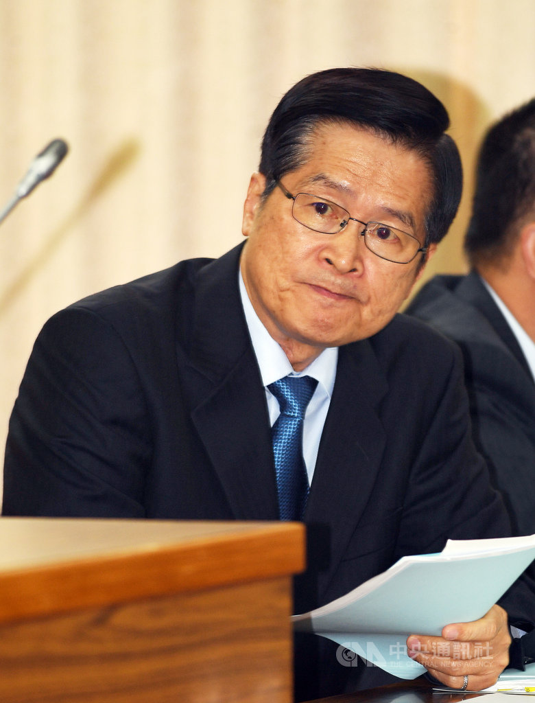 國防部長嚴德發(圖)16日在立法院國防委員會,對媒體報導指美國海軍陸戰隊曾來台演訓一事表示,有向AIT查證過,今年沒有入境台灣紀錄。中央社記者施宗暉攝 108年5月16日