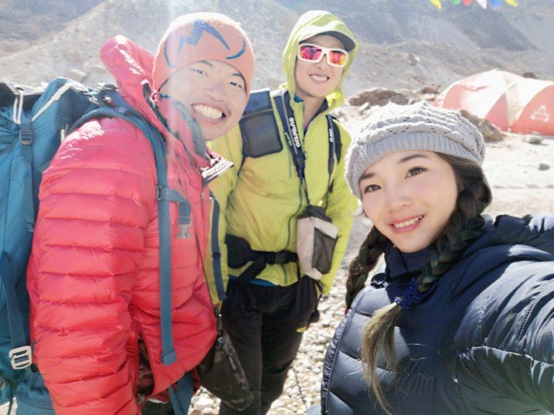 台灣登山好手呂忠翰(左起)、張元植和詹喬愉登上世界第5高峰馬卡魯峰,是台灣登山界的第一次。(圖取自K2 Project 張元植X呂忠翰八千計畫臉書facebook.com)