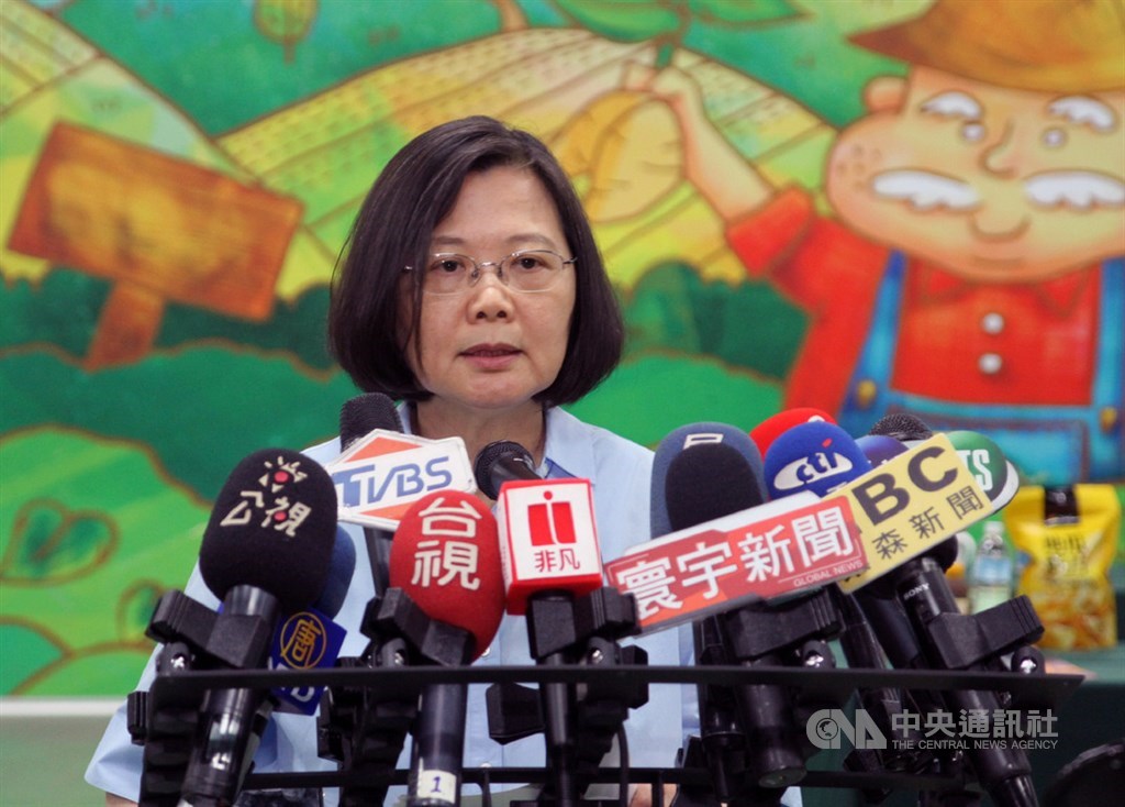 立法院院會17日下午3時許三讀通過政院版同婚專法,總統蔡英文稍早在台南得知表決進度後表示,今天是台灣值得驕傲的一天,讓世界看到這塊土地的良善和價值。中央社記者楊思瑞攝 108年5月17日