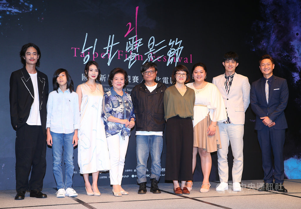 台北電影獎暨國際新導演入圍名單公布記者會17日舉行,電影「大餓」、「野雀之詩」的劇組出席。圖左3為入圍最佳女主角的李亦捷。中央社記者謝佳璋攝 108年5月17日