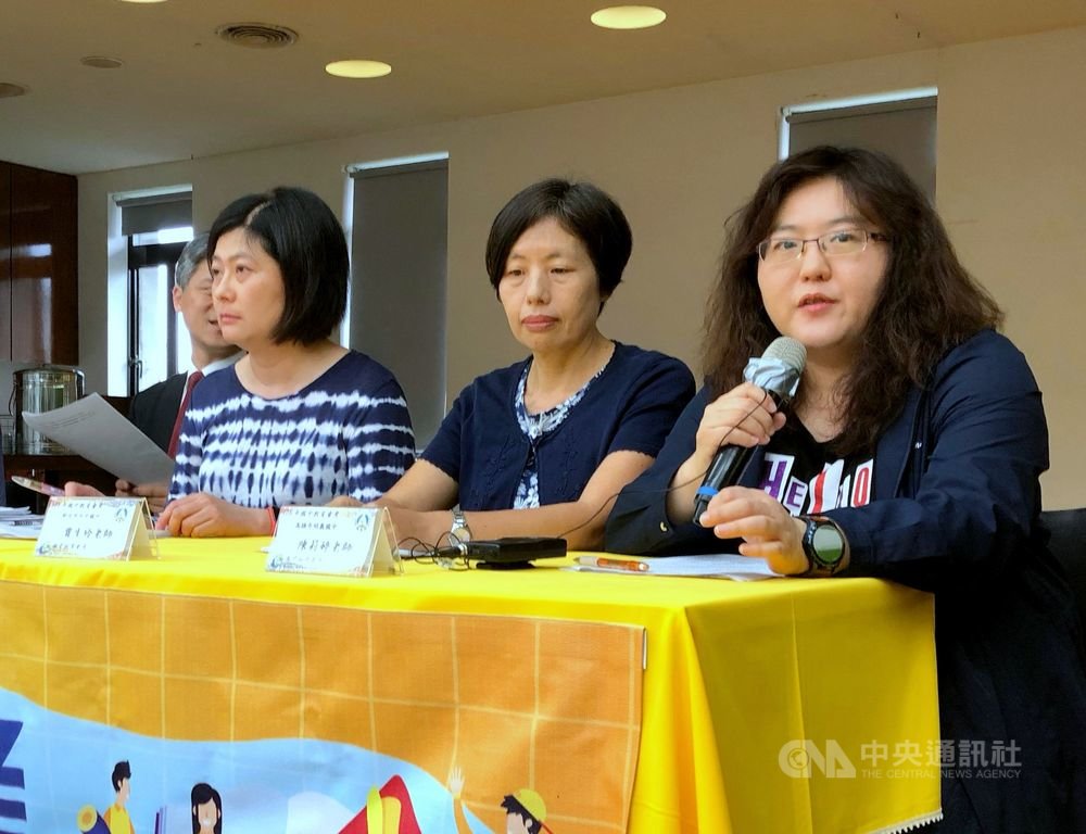 108年國中教育會考18日進行第一天考試,教育部安排社會科解題教師說明出題特色。中央社記者陳至中台北攝 108年5月18日