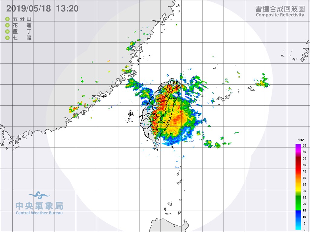 氣象局18日中午針對台灣本島19縣市發布豪大雨警報,提醒民眾要注意瞬間大雨。(圖取自氣象局網頁)