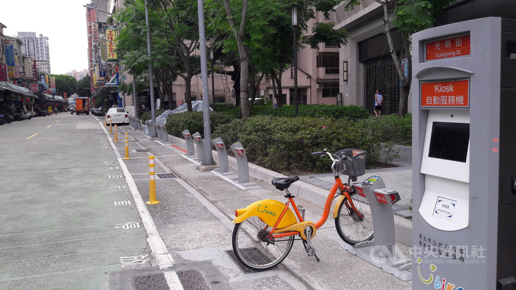 新北市公共自行車(YouBike)上線營運數共1萬6418輛,每天使用人次約有9萬人,然而仍有約8成會員尚未完成YouBike傷害險投保,新北市交通局呼籲民眾盡快上網登錄。(新北市交通局提供)中央社記者葉臻傳真 108年5月19日