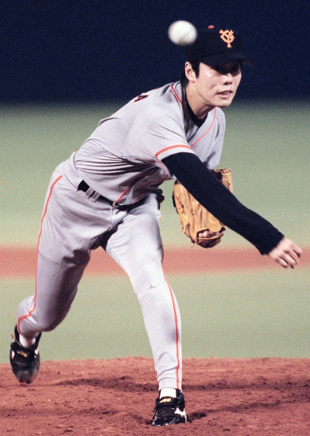 日本職棒讀賣巨人隊投手上原浩治1999年加入日職首年,他就拿下20勝4敗的最多勝投,還獲得澤村獎及新人王等,技驚四座。(共同社提供)
