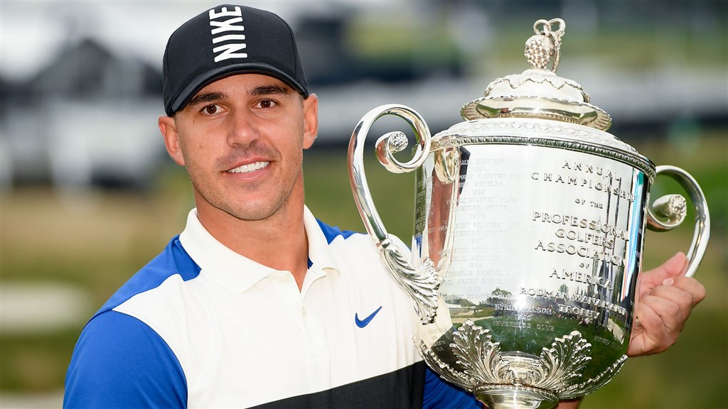 美國好手科普卡(圖)19日連續第2年稱霸PGA錦標賽。(圖取自twitter.com/PGAChampionship)