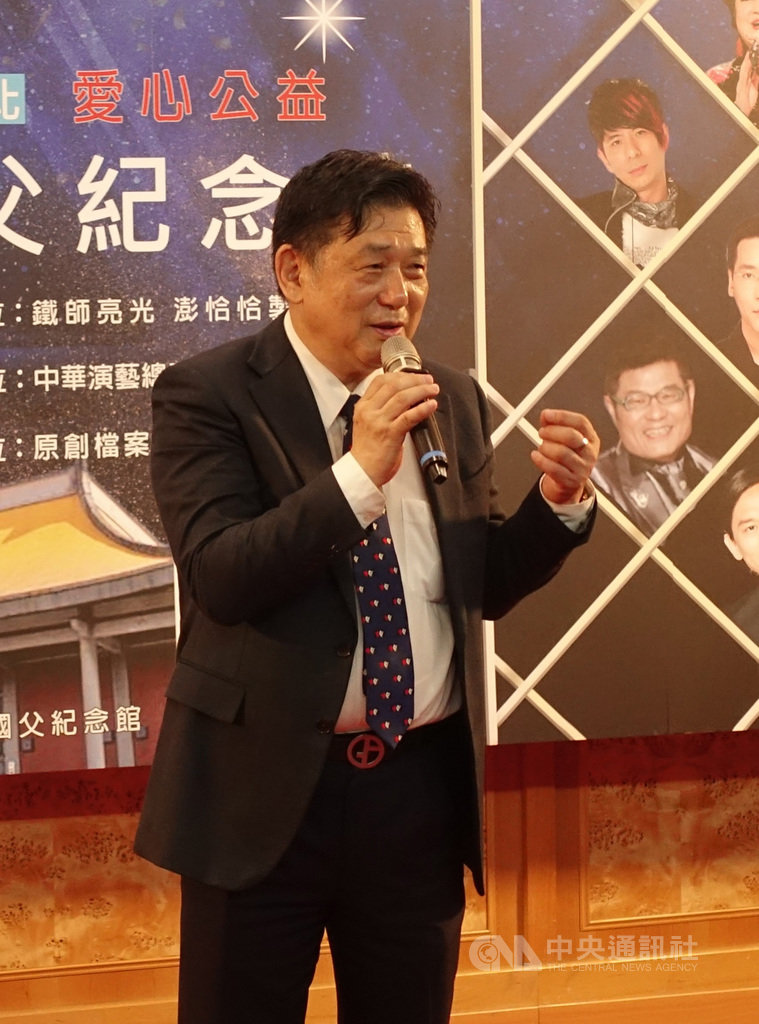 由中華演藝總工會主辦、文化部指導的「往事值得回味系列」音樂活動,20日在台北舉辦記者會,中華演藝總工會理事長康凱表示,會不惜成本重現當年秀場熱鬧風光,延續資深藝人風華。中央社記者江佩凌攝 108年5月20日