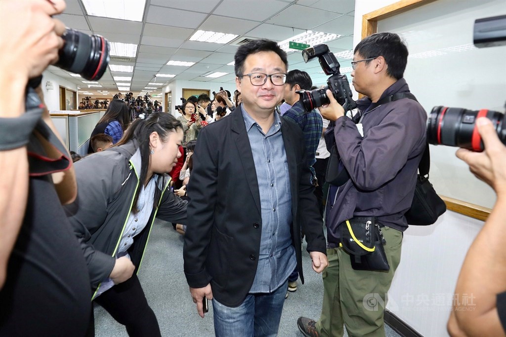 民進黨秘書長羅文嘉(前中)22日在民進黨中央黨部出席中執會。中央社記者吳翊寧攝 108年5月22日