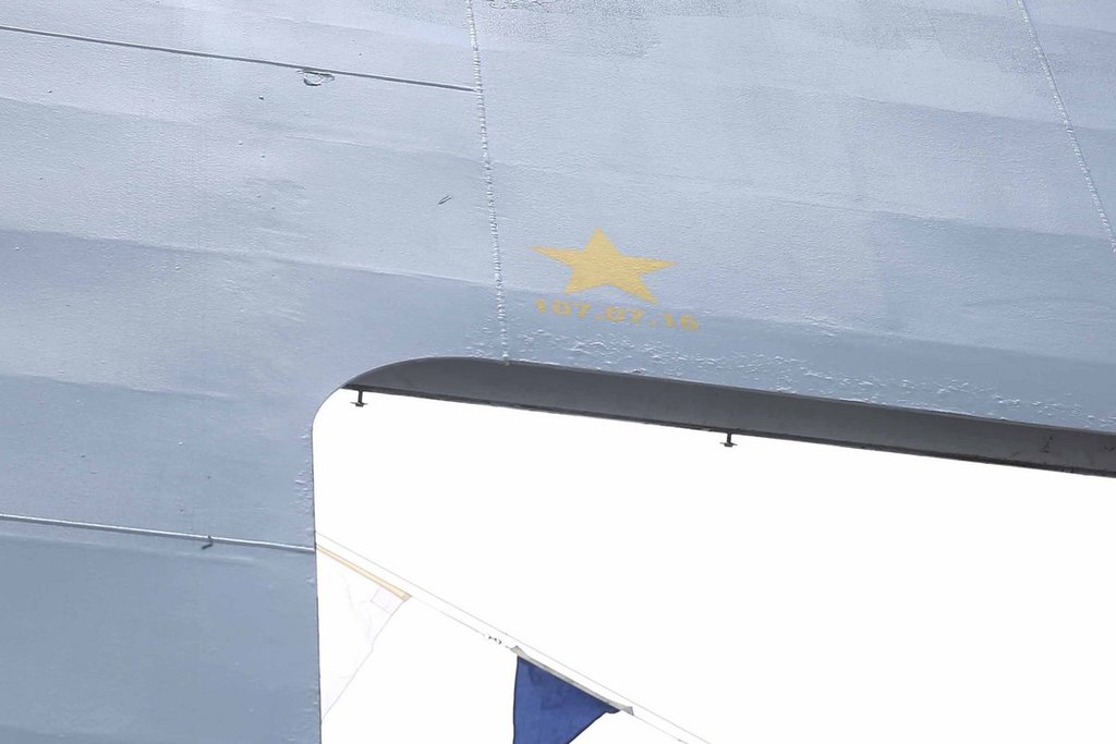 沱江艦雄三飛彈的彈艙上,因民國107年7月16日在九鵬外海成功擊中靶艦,印有黃星功標。(資料照片)中央社記者游凱翔攝 108年5月22日