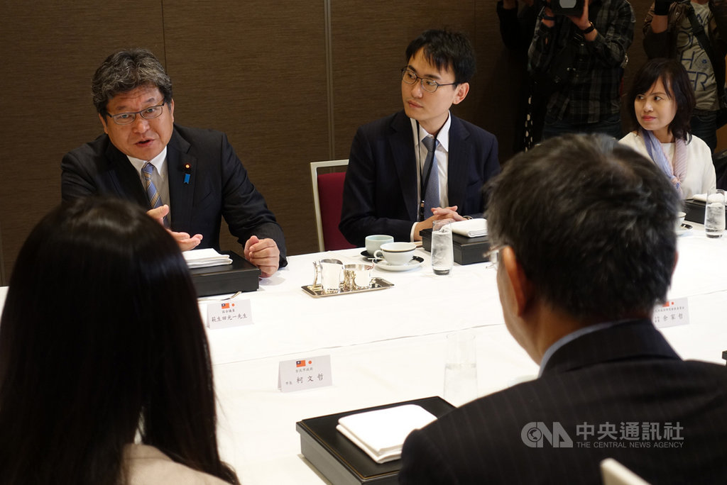 台北市長柯文哲23日啟程訪日,24日與日本自由民主黨代理幹事長萩生田光一(後左)早餐會。中央社記者梁珮綺東京攝 108年5月24日