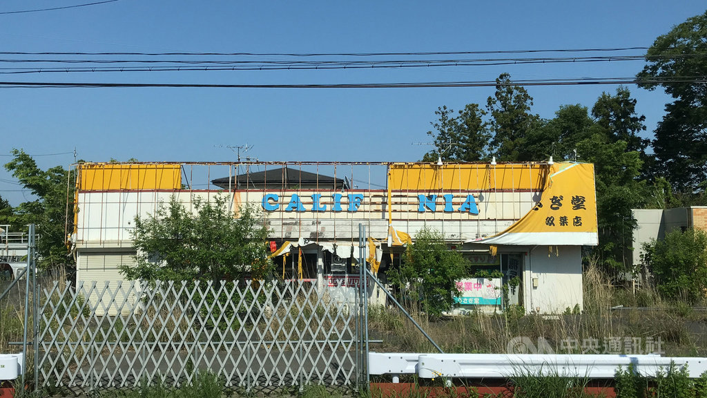福島第一核電廠位於福島縣大熊町與雙葉町,因三一一地震嚴重受損,附近的水土受到嚴重輻射污染,經過幾年努力,目前仍有幾個區域為「核災返還困難區域」,無人居住,彷彿廢墟。中央社記者梁珮綺福島攝 108年5月25日