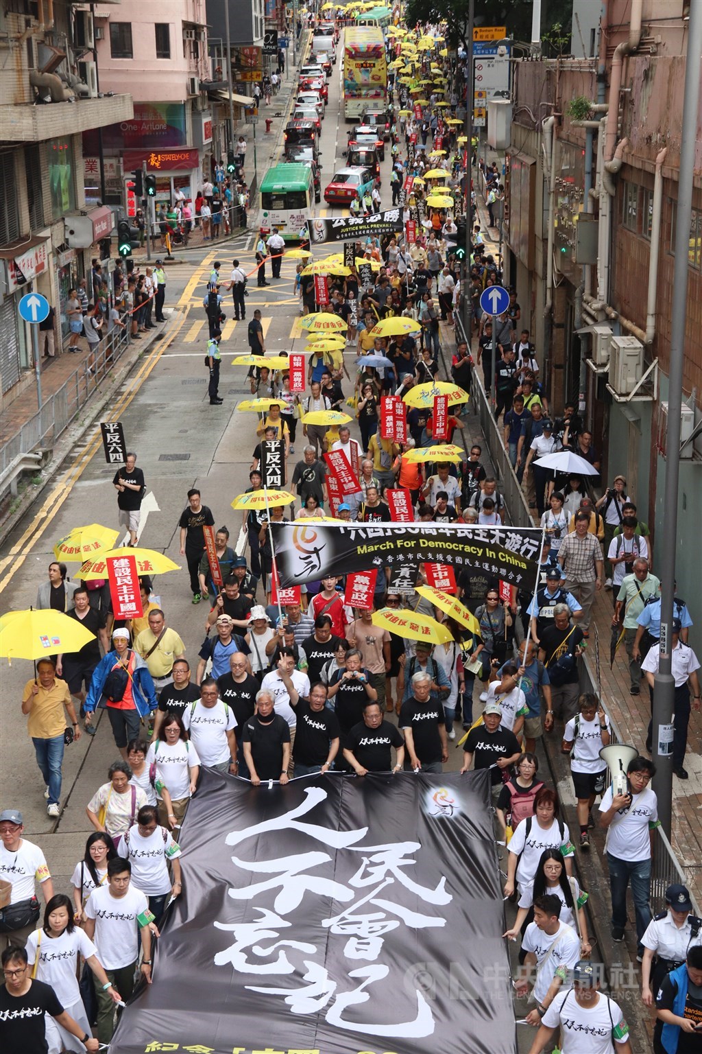 香港支聯會26日發起紀念「六四」30週年遊行,重申「平反八九民運」和「結束中共一黨專政」主張。中央社記者張謙香港攝 108年5月26日
