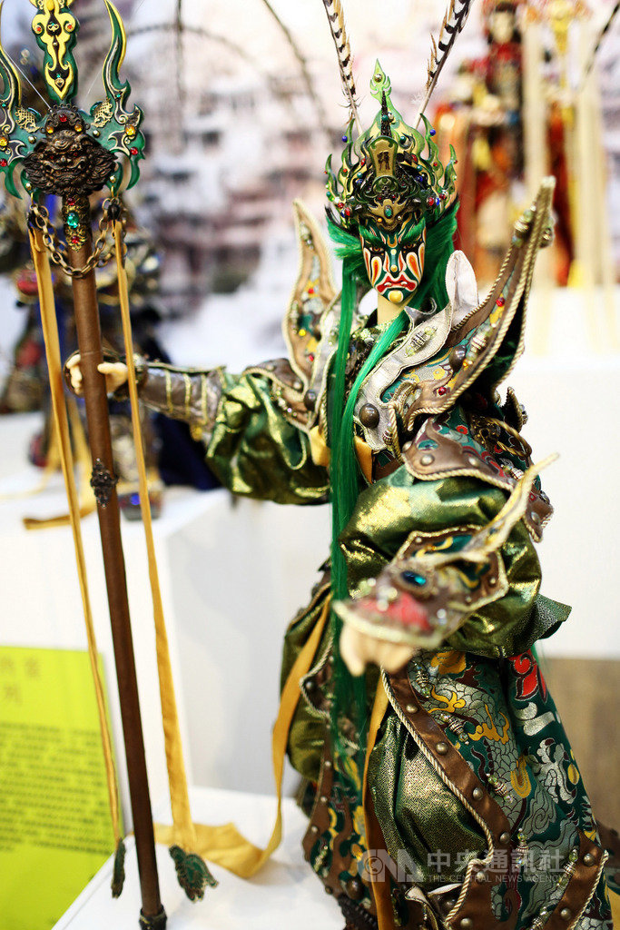 「諸相非相–三昧堂自創戲偶展」政在新莊文化藝術中心布袋戲文物館持續展出,展期至6月底,三昧堂將發源自新莊地藏庵的官將首文化透過精緻戲偶呈現,歡迎民眾參觀。(三昧堂提供)中央社記者黃旭昇新北市傳真 108年5月27日