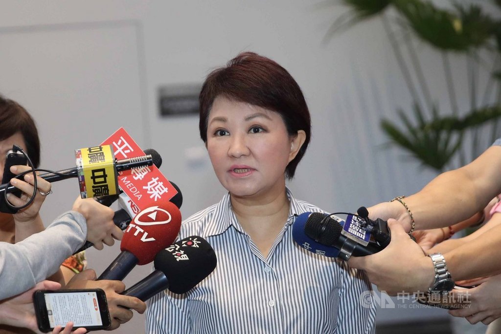 媒體報導,國民黨啟動總統初選提名作業,前花蓮縣長傅崐萁低調走訪藍營各縣市,希望串聯7名國民黨女性縣市首長出面公開挺韓國瑜。台中市長盧秀燕(圖)28日受訪表示,沒接獲訊息,以她在中國國民黨內情況,會秉公處理。中央社記者郝雪卿攝 108年5月28日