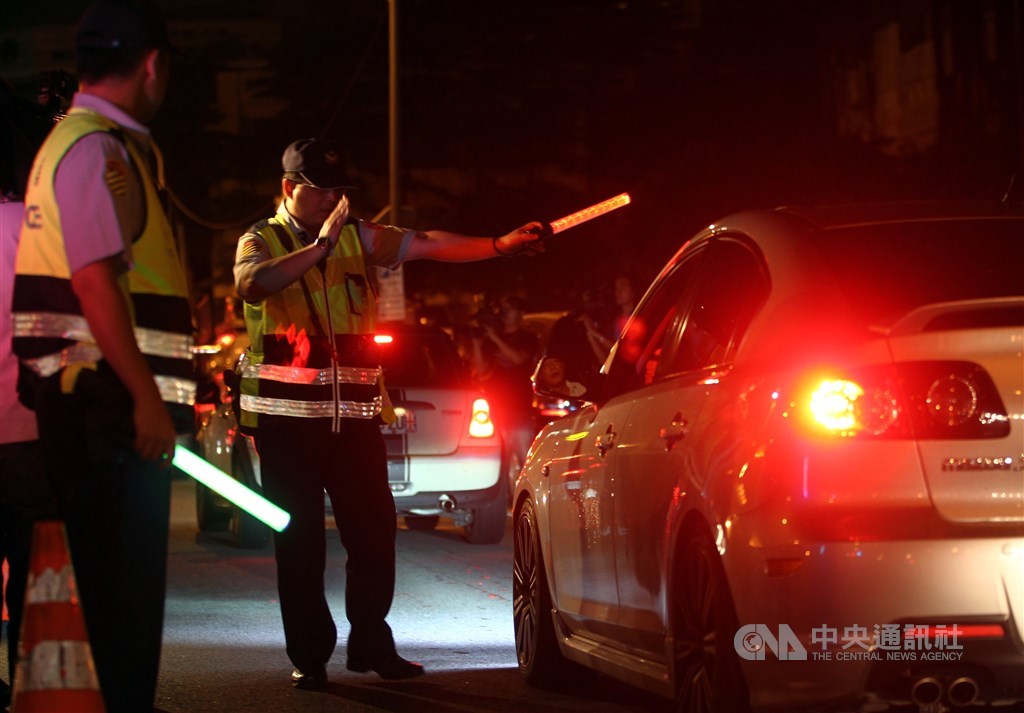 蘇貞昌27日主持治安會報時表示,請警政署及地方警察局透過媒體公布各縣市治安情況,讓首長更努力及有效率。(示意圖/中央社檔案照片)