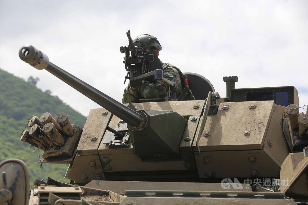 30公厘鏈砲雲豹八輪甲車的砲塔是向美商Orbital ATK採購30公厘的MK44鏈砲,並裝設在國造的雲豹八輪甲車上,具備反裝甲能力。中央社記者游凱翔攝 108年5月30日