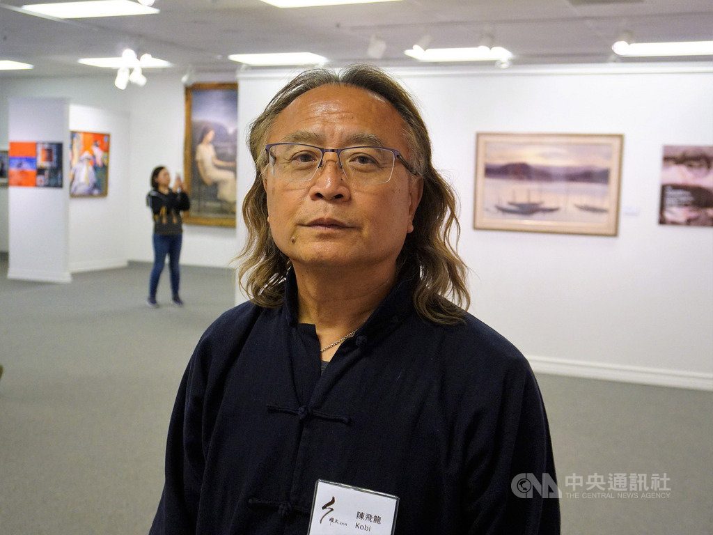 順天堂藥廠已故創辦人許鴻源在美國南加州爾灣的順天美術館2日舉行告別展覽,準備將600多幅畫作送回台灣,交給國立台灣美術館。館長陳飛龍表示:「這是許博士一生的夢想,他希望台灣更好。」中央社記者林宏翰洛杉磯攝 108年6月3日