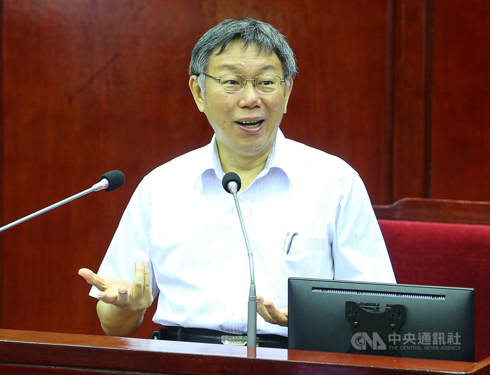 台北市議員江志銘4日表示,中國的「九二共識」是一國兩制,詢問台北市長柯文哲能否接受;柯文哲(圖)表示,若一國兩制是香港模式,「上面在講,底下台灣人都跑光」,重申要先了解內容。中央社記者謝佳璋攝 108年6月4日