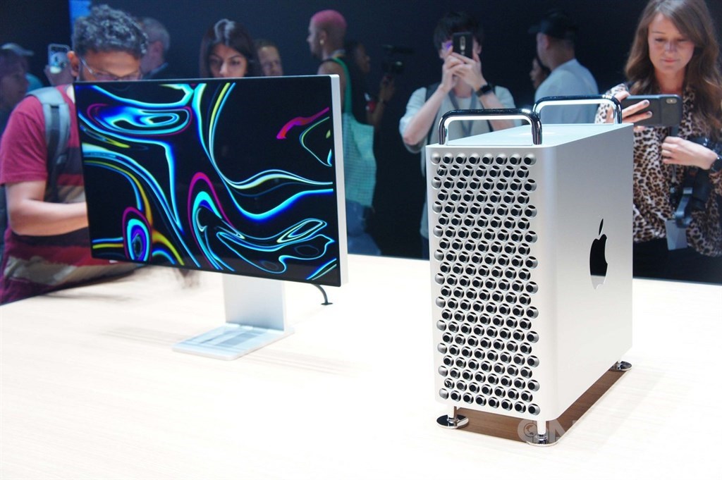蘋果公司(Apple)3日在美國加州聖荷西會議中心舉行開發者大會(WWDC),發表Mac Pro,採用不鏽鋼框架,搭載Intel頂級處理器和顯示卡,號稱是史上最強的Mac電腦。中央社記者吳家豪舊金山攝 108年6月4日