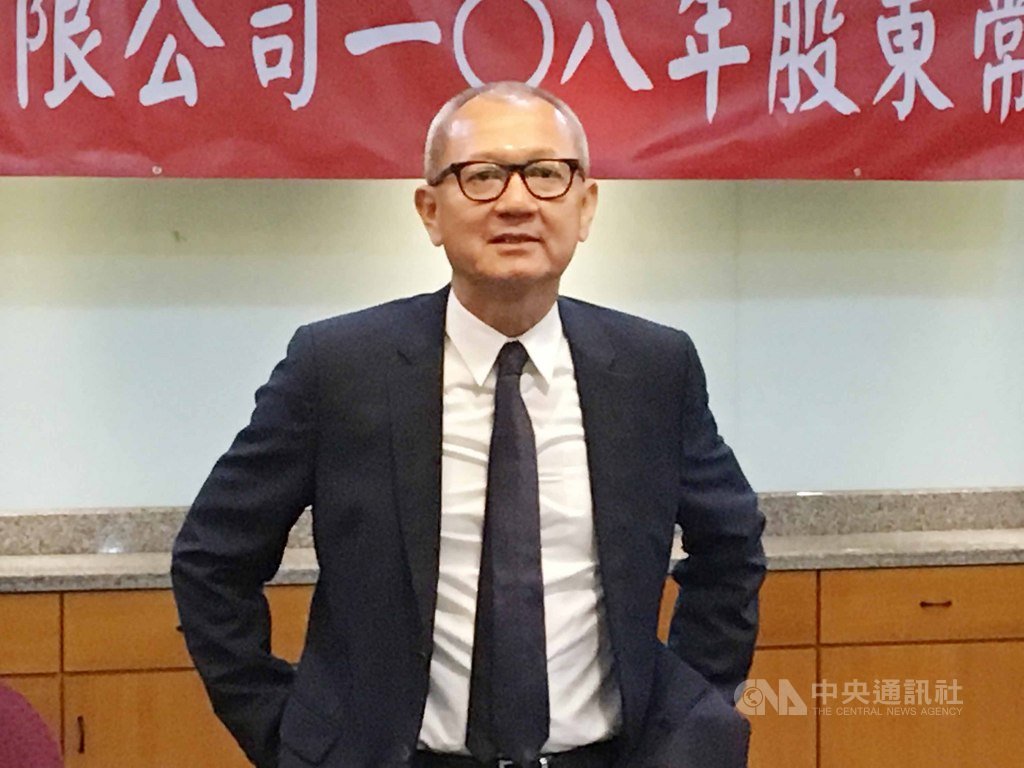 國巨5日上午召開股東會,董事長陳泰銘指出,受到美中貿易戰加劇衝擊,對於到明年產業景氣謹慎保守。中央社記者鍾榮峰攝 108年6月5日