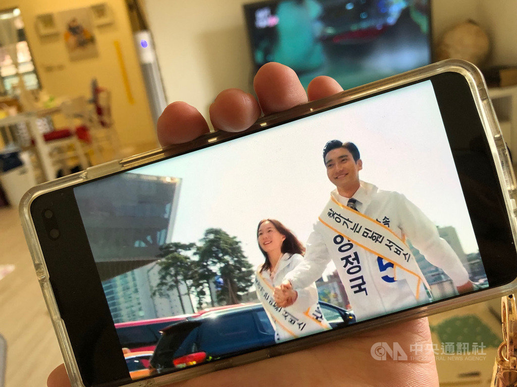 系統台與頻道商老是談判角力,去年民視、今年Eleven Sports陸續上演斷訊風波,雖屬市場機制領域,卻再度凸顯收視戶在有線電視生態的弱勢,專家盼消費者硬起來,不滿意就剪線。中央社記者江明晏攝 108年6月9日