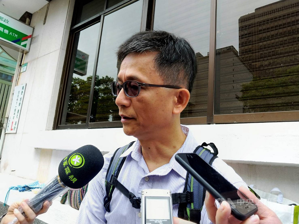 環保署前副署長詹順貴(圖)13日出席環保團體抗議記者會,呼籲立法院臨時會能排入礦業法,另外他也批評工廠管理輔導法修惡。中央社記者張雄風攝 108年6月13日