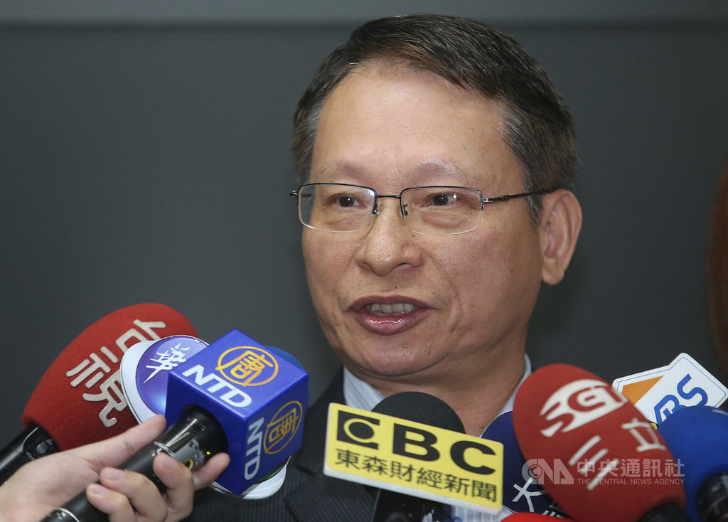 中油所租用的油船(Front Altair)在波斯灣海域遭到攻擊,中油副總經理邱家守14日上午在總部向媒體說明。中央社記者張新偉攝 108年6月14日
