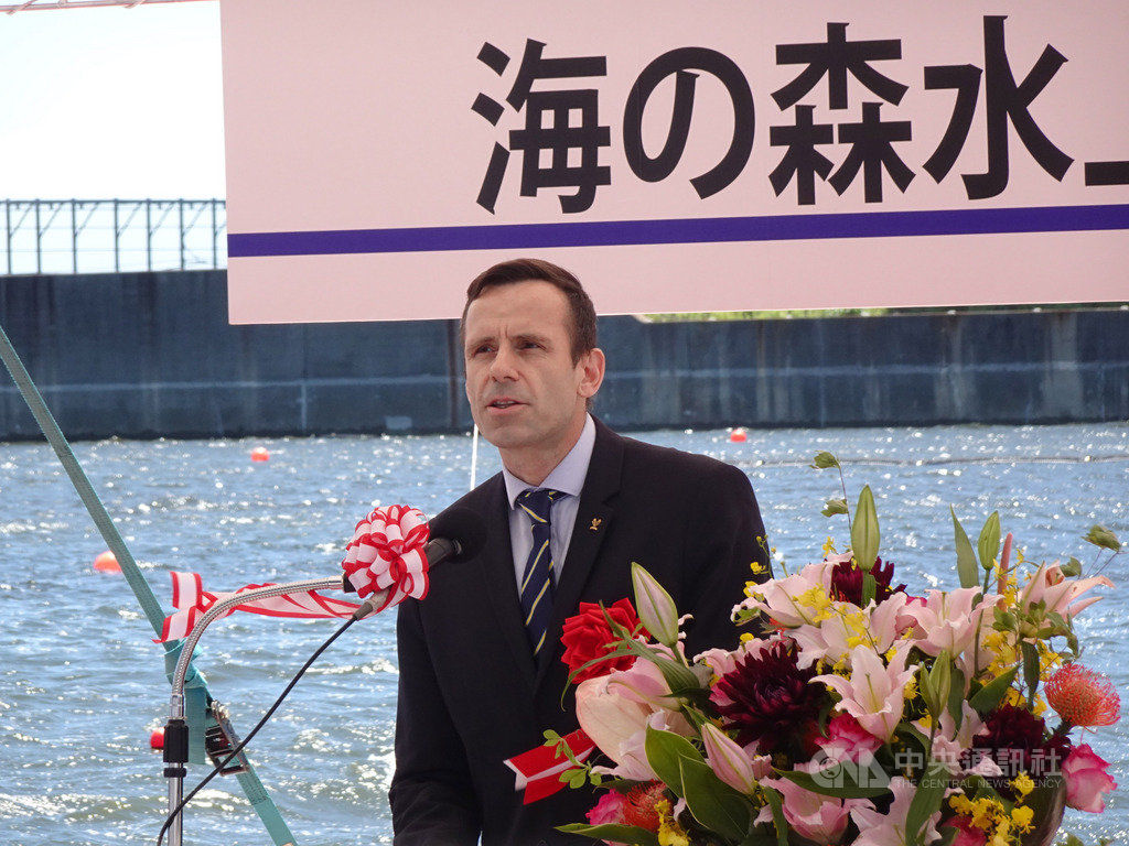 國際划船總會主席羅蘭(Jean-Christophe Rolland)16日在海之森水上競技場完工典禮上表示,划船運動有了這個新據點,他內心充滿感激,很佩服日本民眾、政府尤其是東京都知事小池百合子的魄力。中央社記者楊明珠東京攝 108年6月16日
