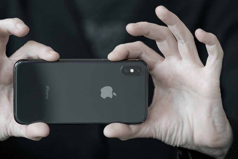 分析師預估,5G版iPhone占明年下半年新款iPhone總出貨量約60%。(圖取自Pixabay圖庫)