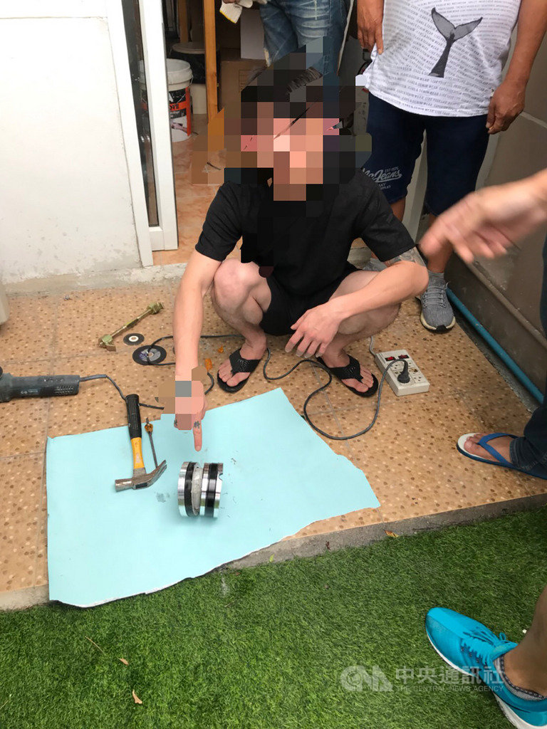 調查局與泰國肅毒委員會等單位合作,17日破獲一起泰國女明星和男友供貨給台灣人的案件,查獲愷他命5.2公斤。圖為28歲的台灣洪姓嫌犯。(泰國警方提供)中央社記者呂欣憓傳真 108年6月18日