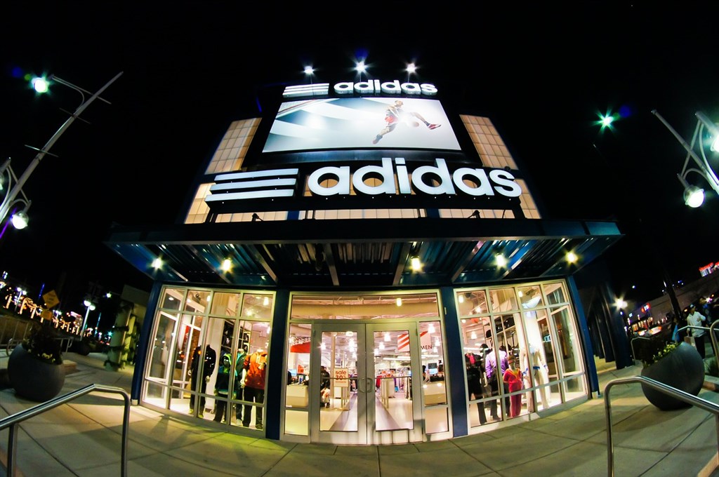 歐盟普通法院19日判決Adidas的「3條槓」商標無效,稱它缺乏獨特性。(圖取自Pixabay圖庫)