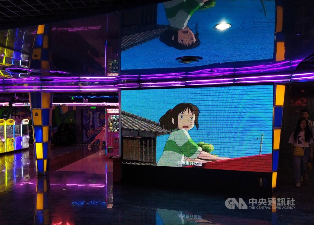 日本動畫大師宮崎駿18年前的經典作品「神隱少女」,21日終於在中國大陸院線首映。首日累計票房約人民幣5407萬元,是當天票房冠軍。圖為北京一處電影院。中央社記者繆宗翰北京攝 108年6月22日