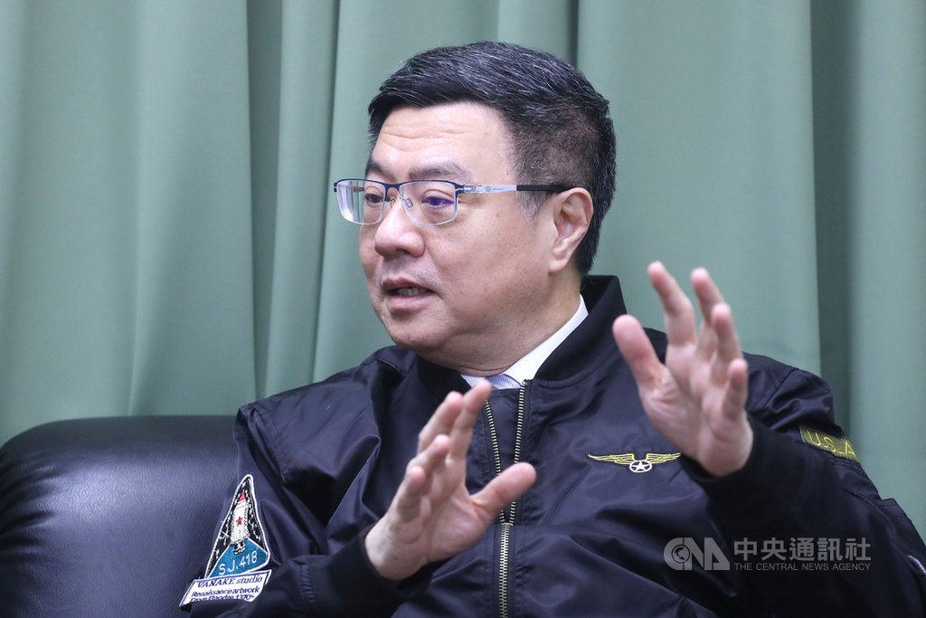 民進黨主席卓榮泰24日接受中央社專訪,談到綠白競合,他表示,民進黨不會惡意攻擊台北市長柯文哲,但政策討論可以攤開來說,尤其在國家認同、主權定義的事情要愈辯愈明,這不能模糊。中央社記者吳翊寧攝 108年6月24日