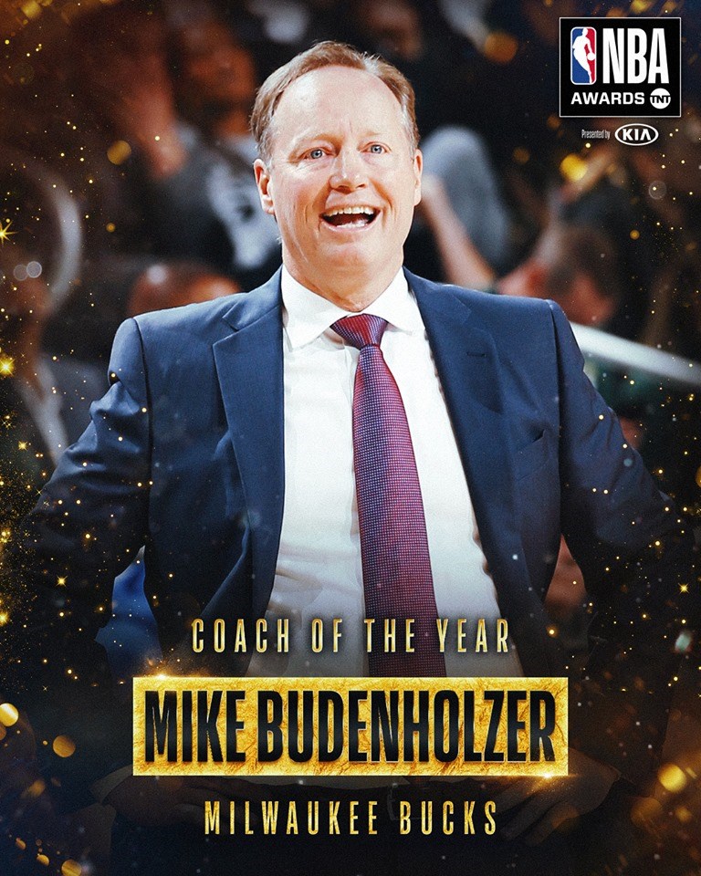 密爾瓦基公鹿的巴登霍澤24日獲NBA年度最佳教練。(圖取自facebook.com/nba)