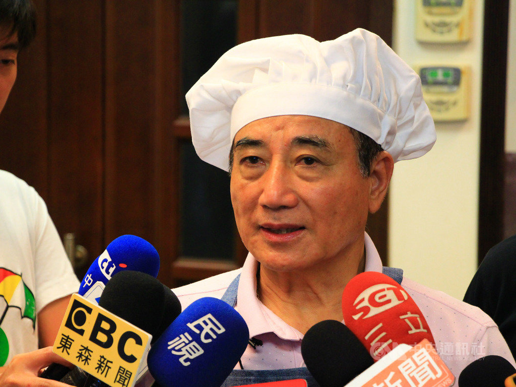 高雄市長韓國瑜主張中華民國有兩個地區,前鴻海董事長郭台銘反對一國兩制。前立法院長王金平(圖)26日表示,一國兩制在台灣幾乎沒有接受度,兩岸人民條例也指兩個地區,兩人說法都正確。中央社記者蘇木春攝 108年6月26日