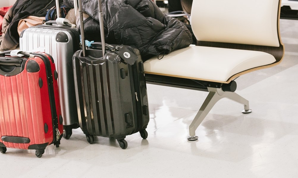 交通部觀光局27日公布25家旅行業者營運有異狀,提醒民眾暑假出遊時要慎選。(圖取自PAKUTASO圖庫)