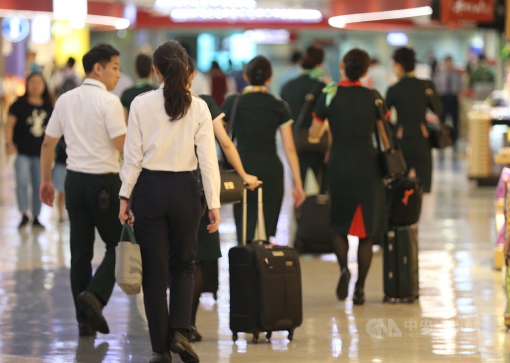 長榮航空28日承諾罷工期間列無薪事假,無懲處、寫悔過書等。(中央社檔案照片)