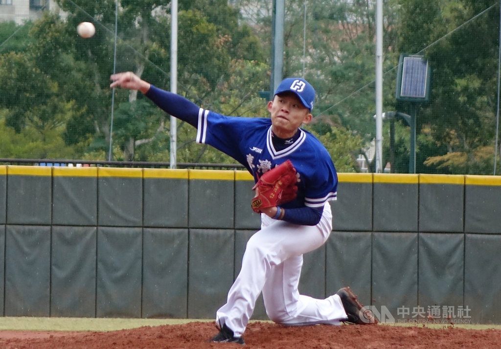 中職新人選秀會7月1日登場,味全龍怎麼選牽動各隊策略,目前選秀狀元呼聲最高的江國豪(圖),有望成為中職睽違6年再出現的投手狀元。(檔案照片)中央社記者謝靜雯攝 108年6月30日