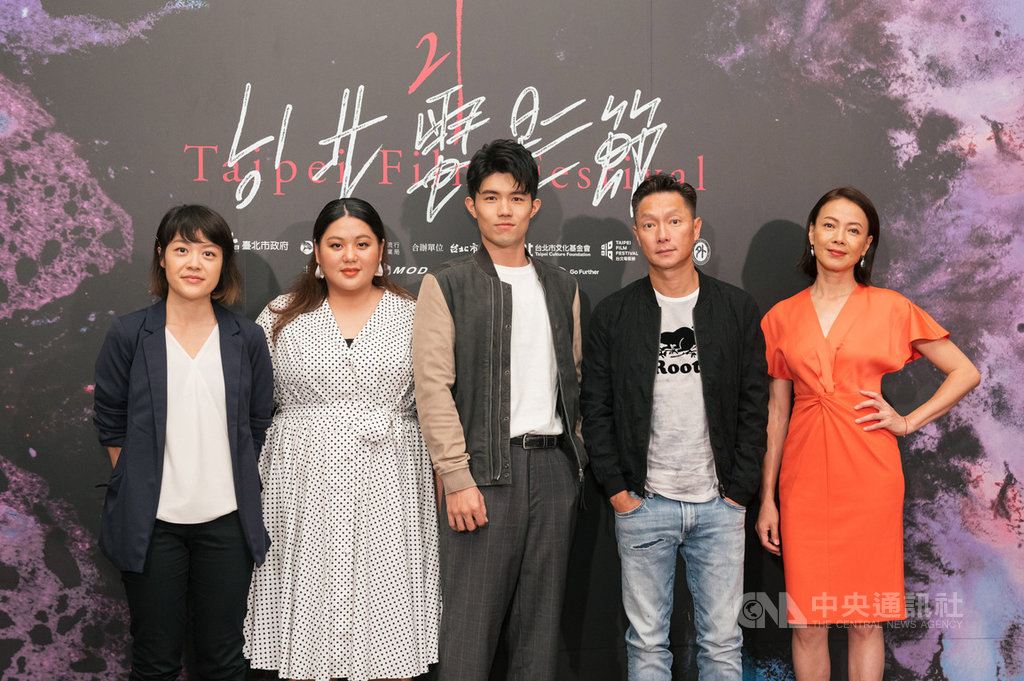 國片「大餓」30日下午在台北電影節首映,導演謝沛如(左起)、演員蔡嘉茵、張耀仁、謝祖武、柯淑勤等人出席放映活動。(台北電影節提供)中央社記者洪健倫傳真 108年6月30日