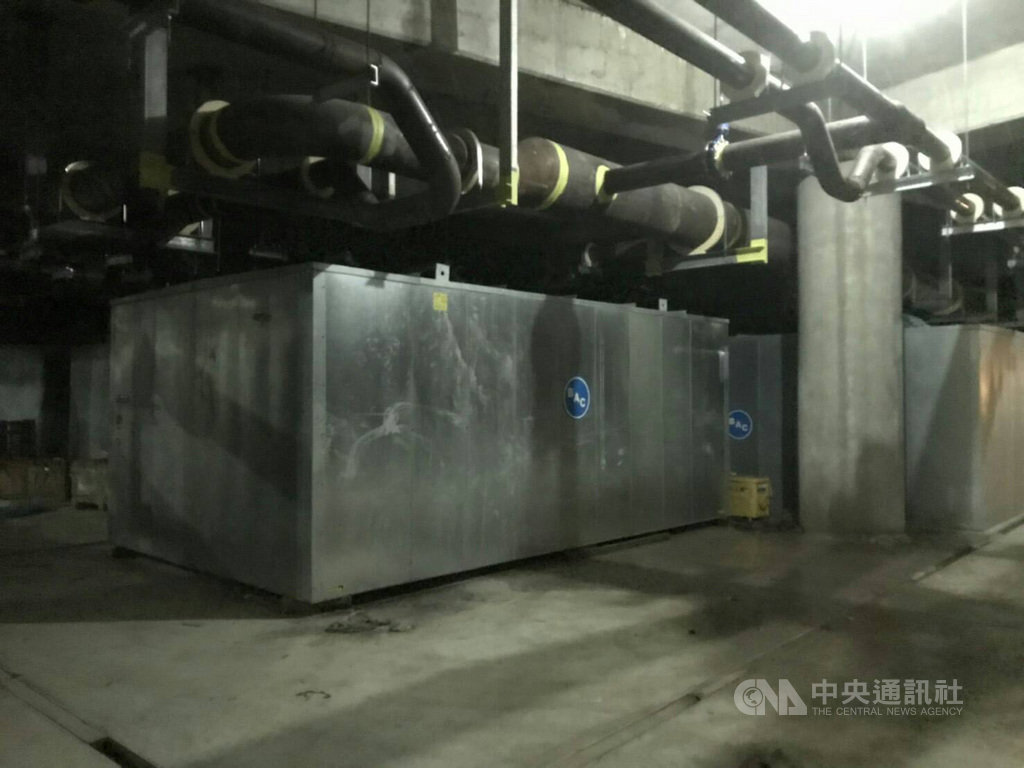 大巨蛋人員向媒體爆料遠雄違法復工,台北市政府也睜一眼閉一眼。台北市建管處1日晚間表示,初詢為4年前進場暫置的儲冰槽(圖),2日將邀集3大專業公會到場進行確認,若確實查有違法施工情形,將依法重罰。(台北市建管處提供)中央社記者黃麗芸傳真 108年7月1日