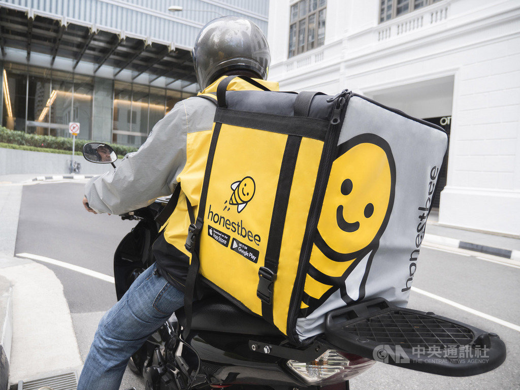 外送平台誠實蜜蜂(Honestbee)最近在台灣爆發拖欠貨款,新加坡營運總部今年5月已停止本地食物外送服務與暫停洗衣服務,約400名外送員受影響。(誠實蜜蜂提供)中央社記者黃自強新加坡傳真 108年7月2日
