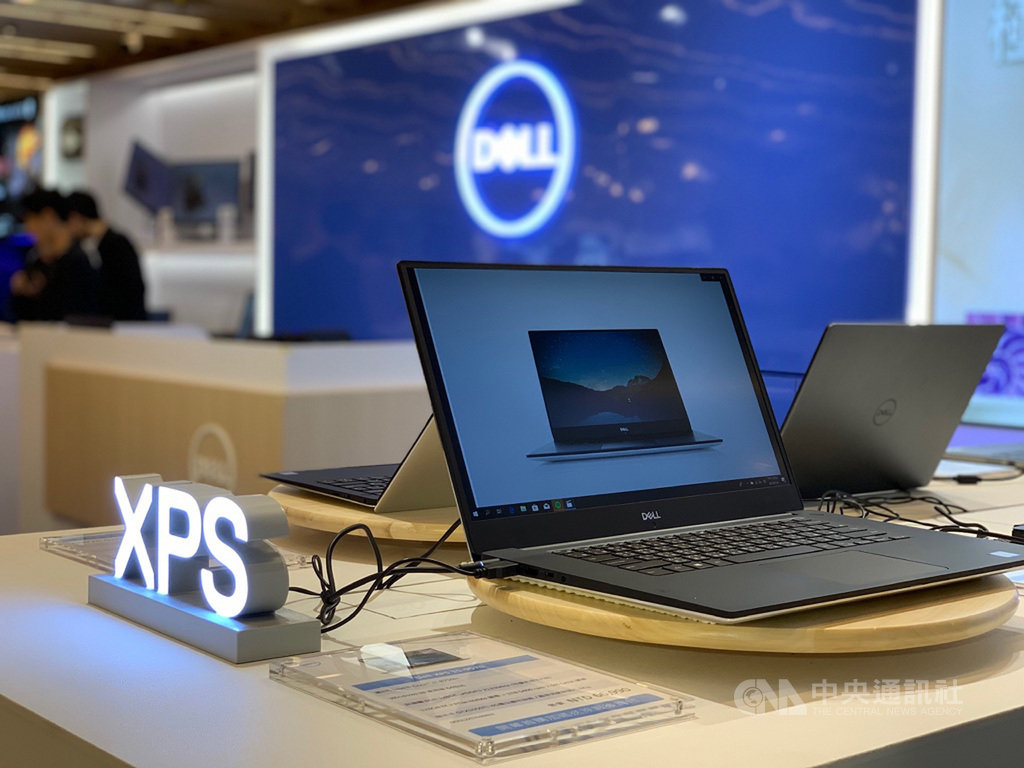 戴爾(Dell)集團全台首間旗艦店4日開幕,店中展示並銷售從消費、電競、商用到企業級一系列最新的個人電腦(PC)與顯示器產品,讓消費者一次體驗。中央社記者吳家豪攝 108年7月4日
