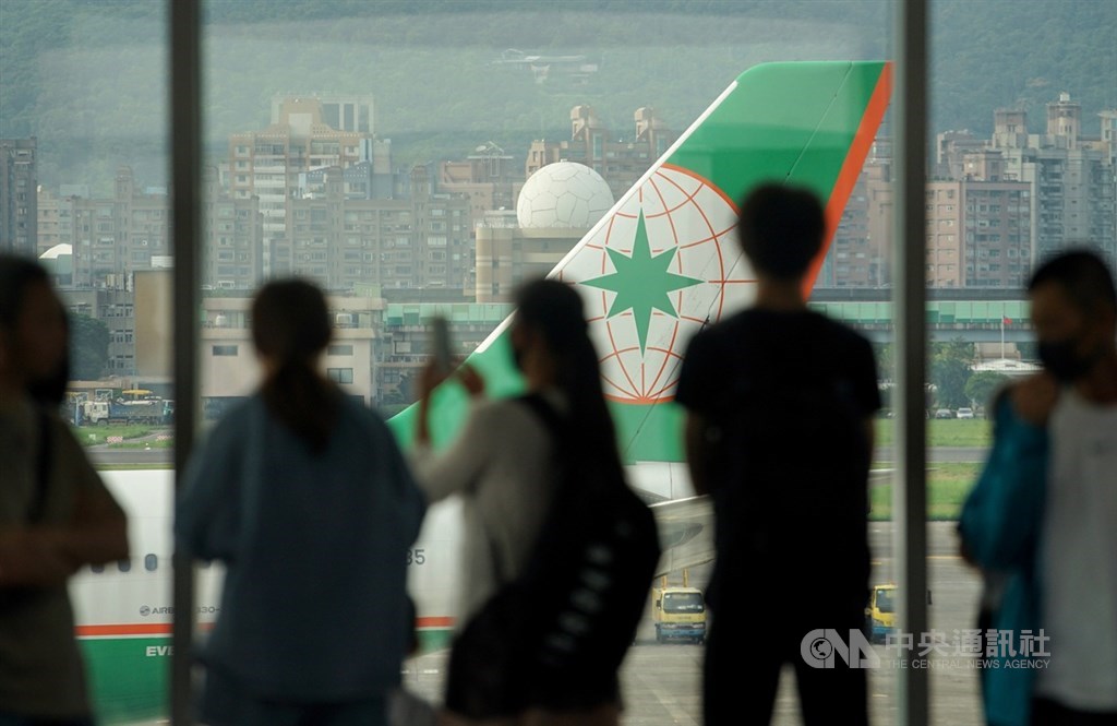 長榮航空6日表示,對於這次罷工所引起的社會紛擾及對大眾造成的不便,在此致上最深的歉意。(中央社檔案照片)