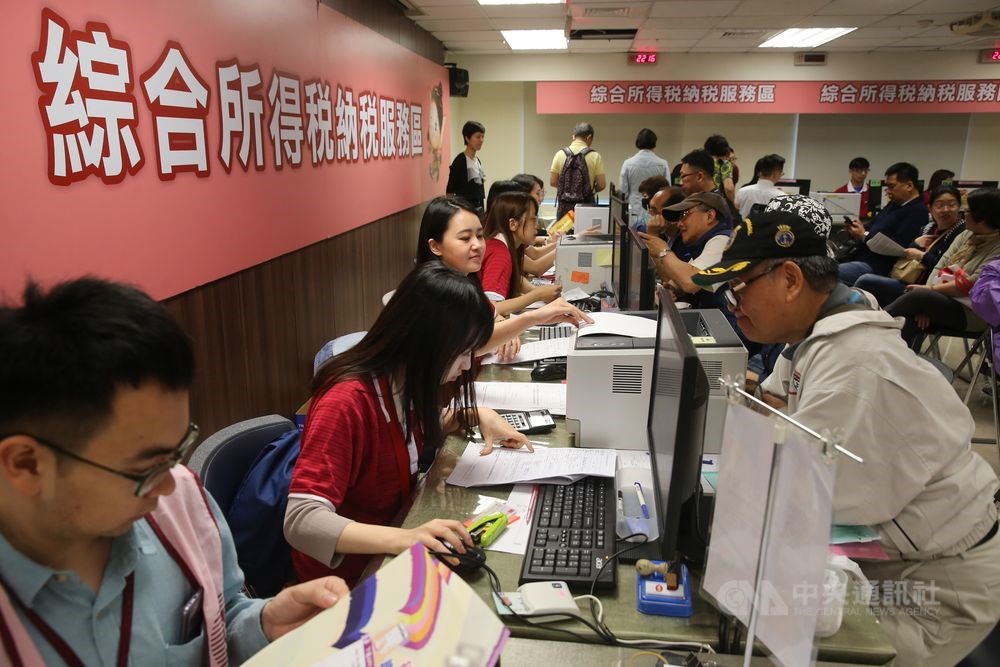 根據財資中心統計,2019年首批退稅案件共有294萬1300件,比2018年大增近64萬件,可領退稅件數年增27.8%,增幅顯著。(中央社檔案照片)
