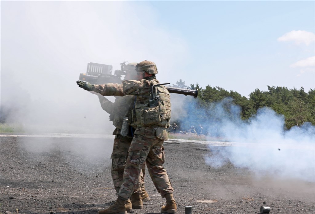 對台軍售案包括總額達20億美元的M1A2T艾布蘭戰車與相關設備及支援,以及總額達2.23億美元的可攜式刺針防空飛彈(圖)與相關設備。(圖取自美國陸軍網頁www.army.mil)