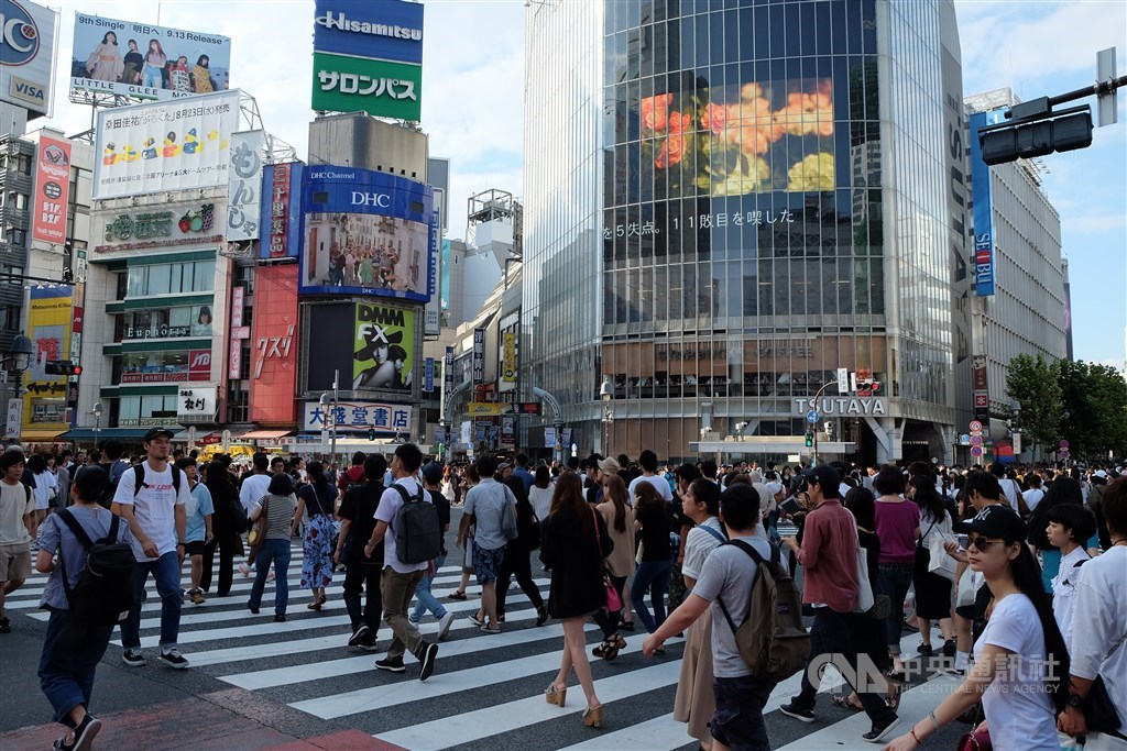 日本政府統計,境內的國民約1億2477萬多人,比去年減少43萬多人,創1968年調查以來最大減幅。(中央社檔案照片)