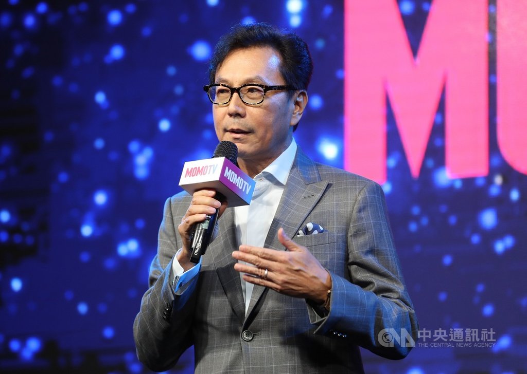 全台首個4K電視頻道家族MOMOTV,12日在台北正式成立,台灣大哥大董事長蔡明忠出席致詞時表示,很多人認為電視死了,但他認為未來電視會活得很好,也再度呼籲主管機關,加速鬆綁黨政軍條款這種過時法令。中央社記者張皓安攝 108年7月12日